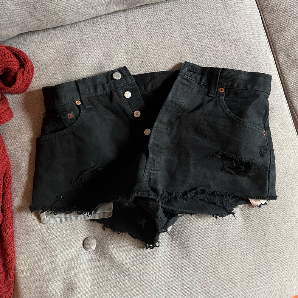 BOGO SALE Levi’s 501 cutoffs 🖤